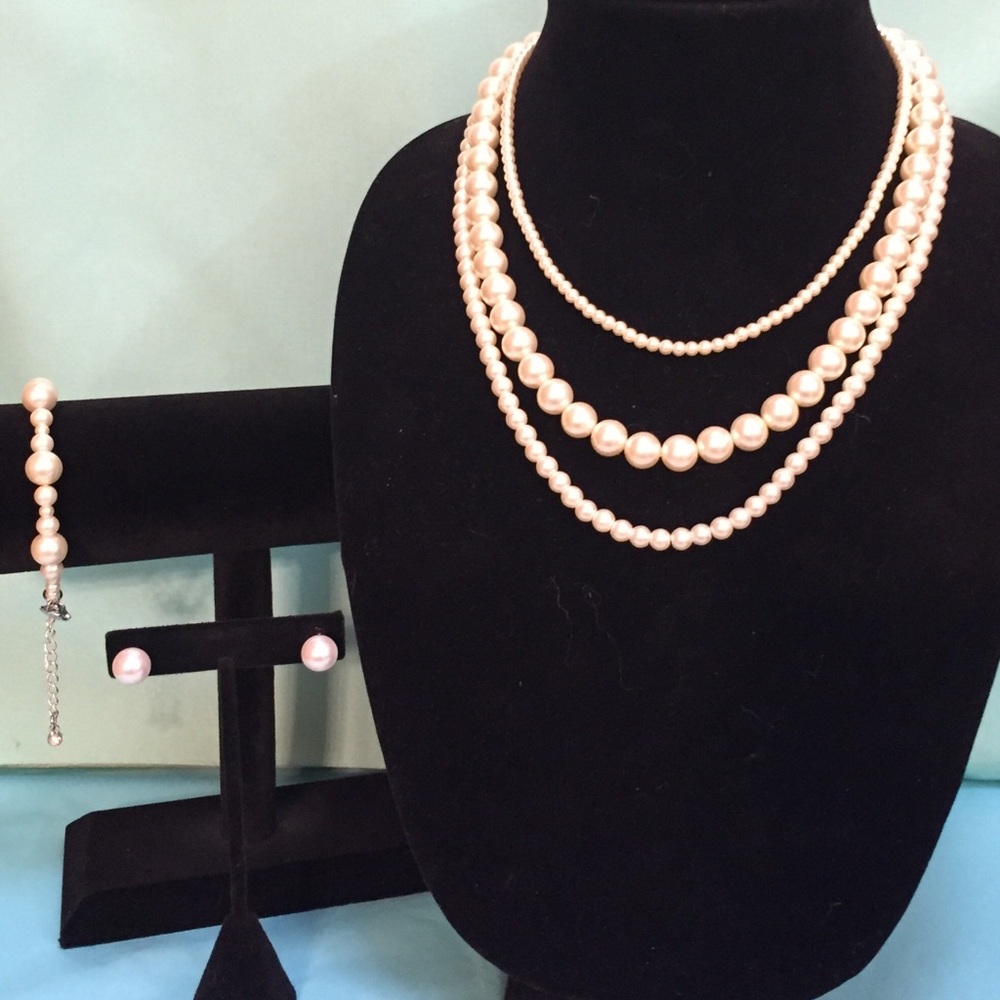 3 Piece Pearls,Bracelet, Earrings